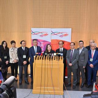 与香港特区政府文化体育及旅游局局长会面_20250305_02